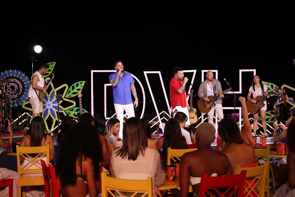 Tá chegando mais um clipe do DVD #BuziosParadise 🏖

EX NÃO FALA COM EX, amanhã 12h no nosso canal do Youtube 😎