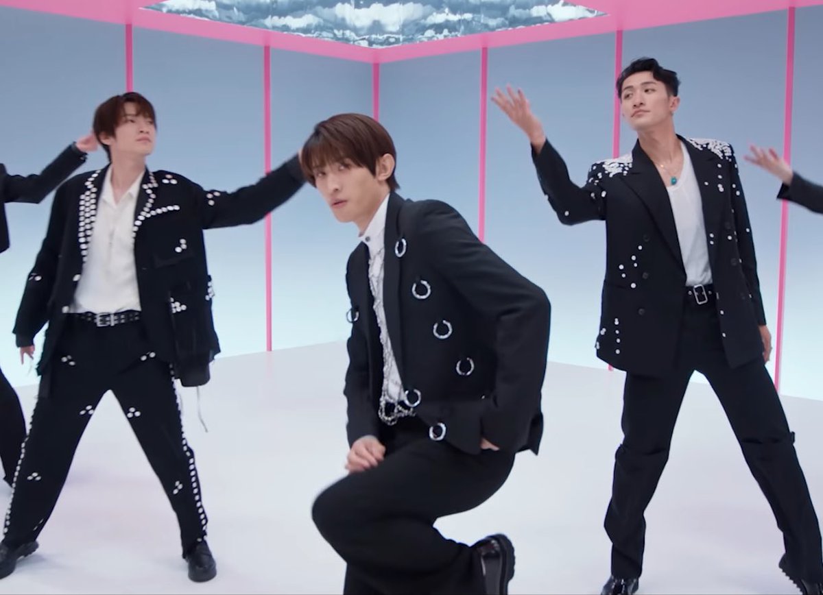 SnowMan YouTube Channel Snow Man「LOVE TRIGGER」Music Video 🧡向井