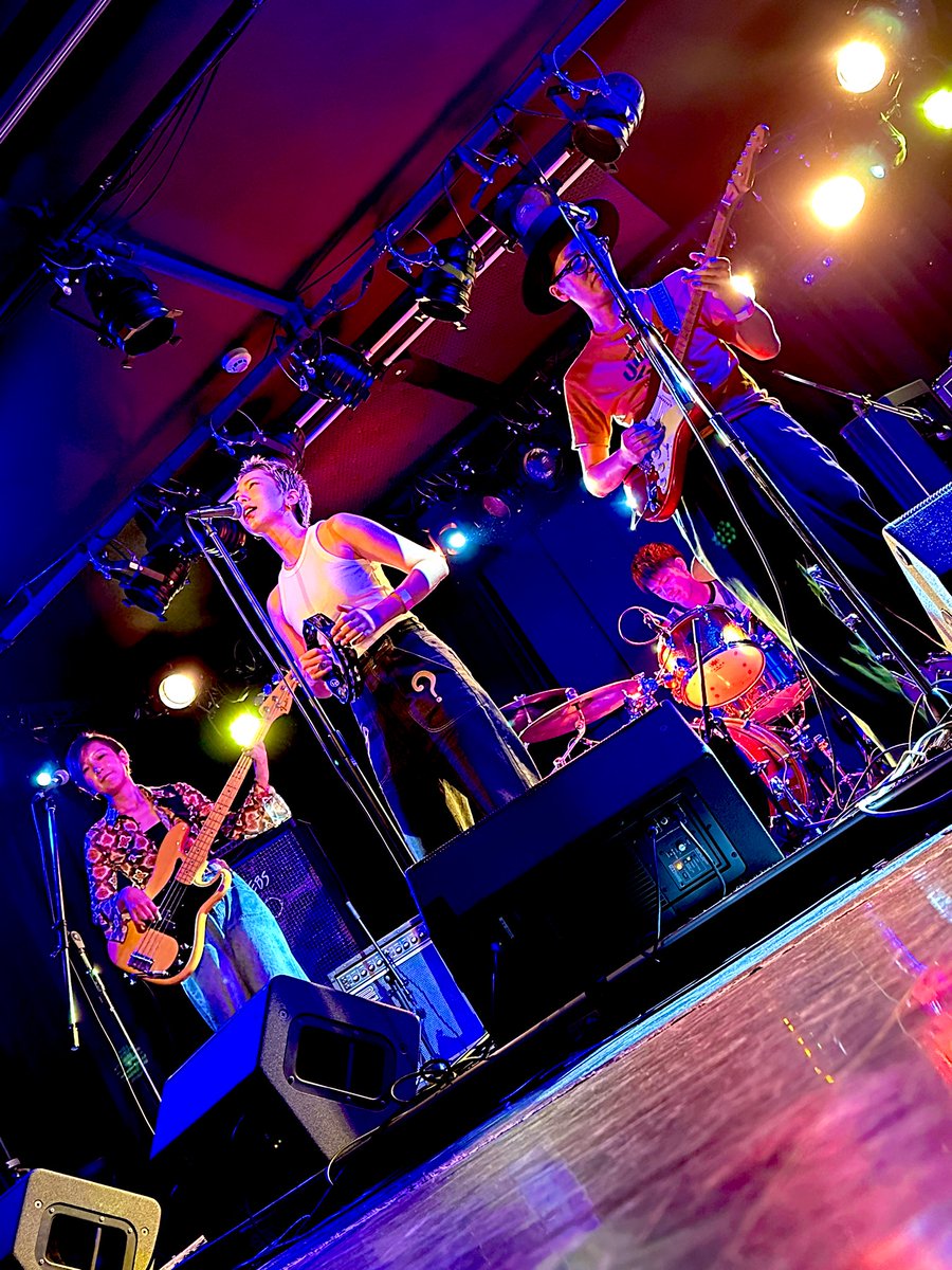 anan_unclejohn's tweet photo. 新年明けましておめでとうございます。
6日は年始の特大イベント
ロックンロールサーカス2024です！

12:00にリストバンド交換して
ハッピーアワーで4‥5杯、酒飲んで
Starting Overに13:10遊びに来てください❤️

よろしくお願いします🤲 https://t.co/GQbINoXebc