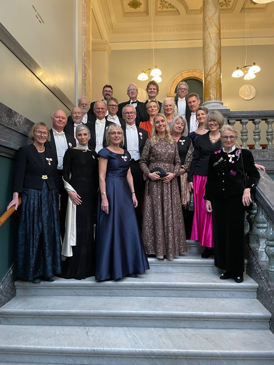 Andreas Roepstorff (@androrff) on Twitter photo Dronning Margrethes sidste #nytårskur, betryggende at få at vide, hvor man hører til i samfundet. Vi var en delegation
<a href="/VSelskab/">Kongelige Danske Videnskabernes Selskab</a> der takkede for 50+ års samarbejde. Majestæten kvitterede med: "Der er noget særligt med viden....man kan ikke få nok af det"🇩🇰. Dronning Margrethes sidste #nytårskur, betryggende at få at vide, hvor man hører til i samfundet. Vi var en delegation
<a href="/VSelskab/">Kongelige Danske Videnskabernes Selskab</a> der takkede for 50+ års samarbejde. Majestæten kvitterede med: "Der er noget særligt med viden....man kan ikke få nok af det"🇩🇰.
