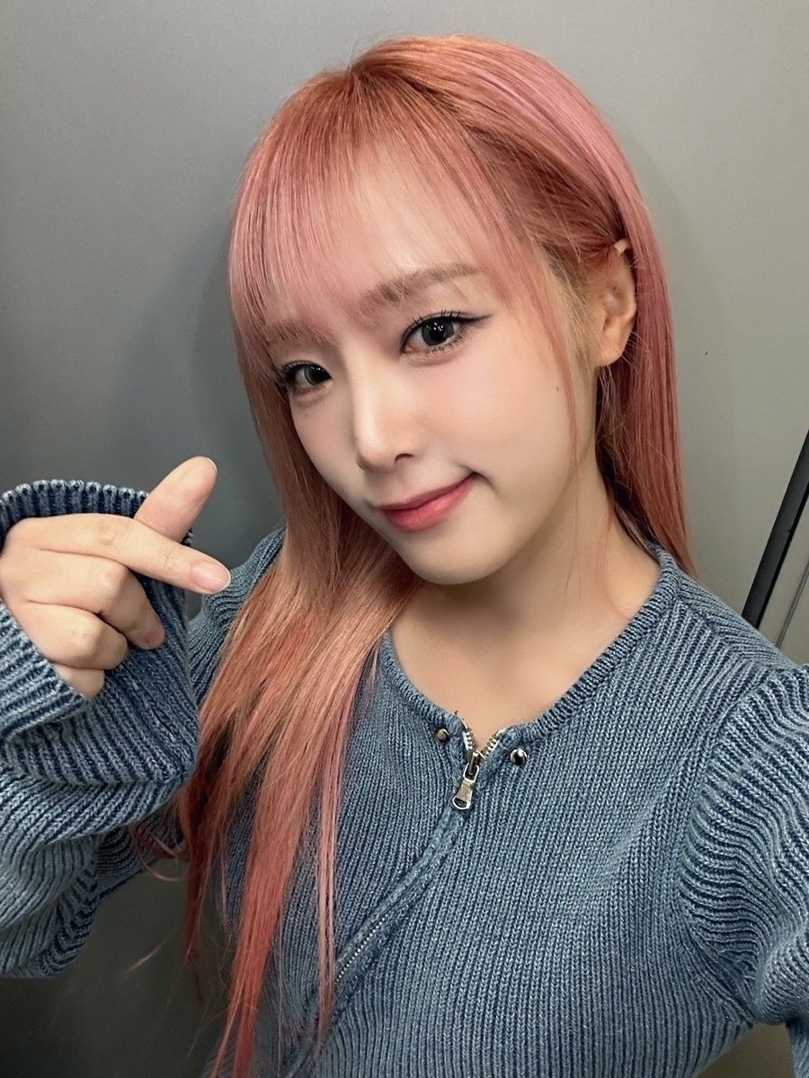 hhm_melliflu0us's tweet photo. [#HiA] 

cause you won't
catch me when I fall
baby do you even care at all
won't let you make me
feel so damn small

#HiA_Time #ileeve #comebackalert https://t.co/wD7Bq7Fiyt