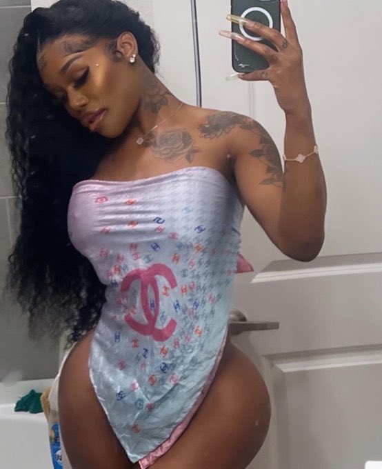 Exoticjayla0's tweet photo. I want double CC's You don't get shit free I want double CC's Boy, this pussy ain't free 💅💕 https://t.co/CjDjbqgpkU