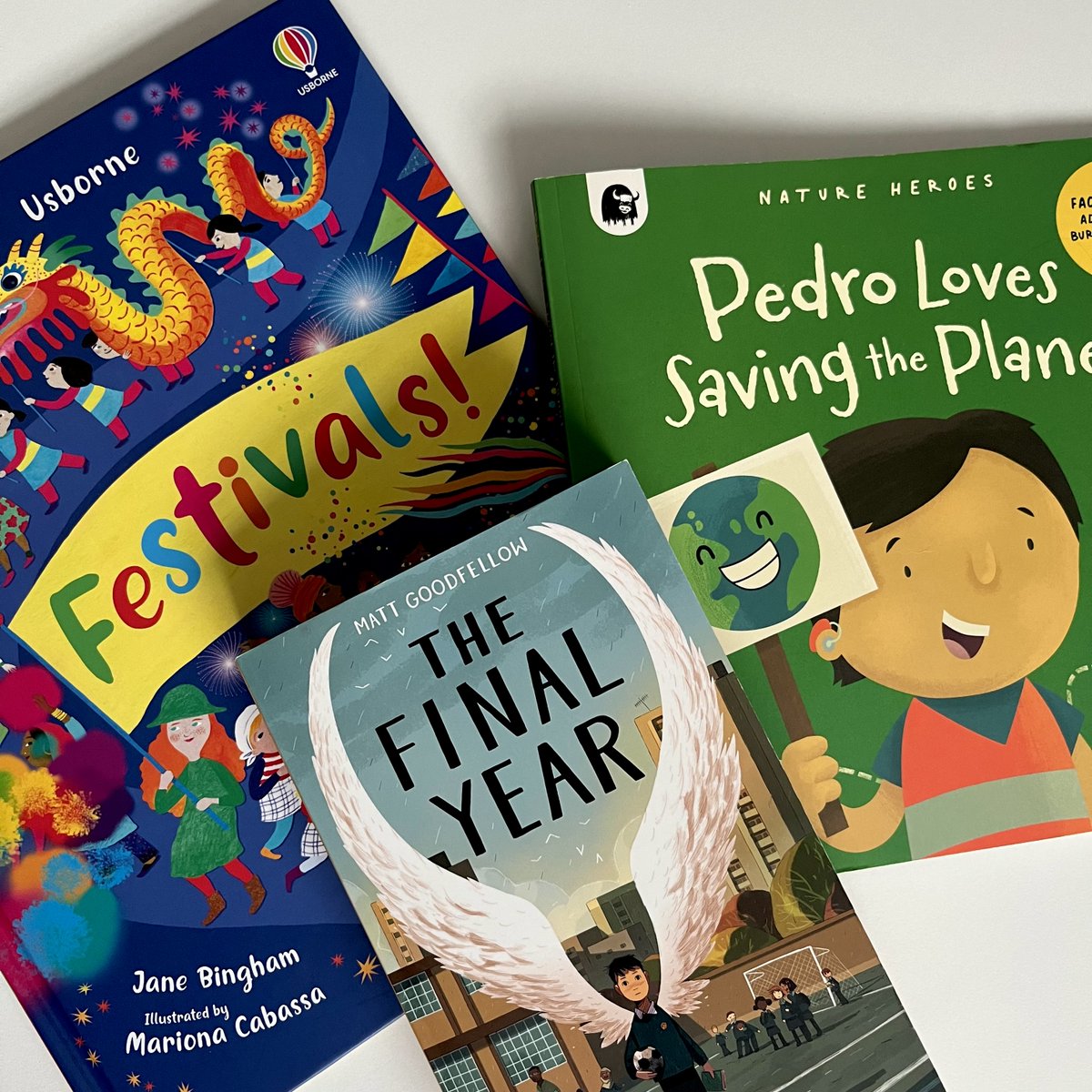 📢 Attention teachers! 📢 To kick off the new term, we are giving away our recently reviewed books and some LitCo goodies. Read our reviews here: ow.ly/ieBc50Qnrz3

To enter, like and retweet this post and follow us <a href="/TheLCUK/">The Literacy Company</a>. Must be in education to win. Ends 19/01/24 🌟