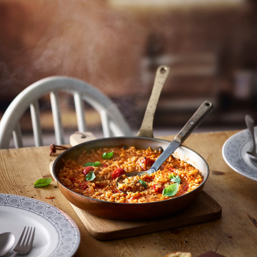 Tomato risotto is one of the greatest one-pan wonders of all time 🍅 This crowd-pleaser is easier than you'd think – all you need is a little patience! 👉 bit.ly/4aLDcMS #Kerrygold