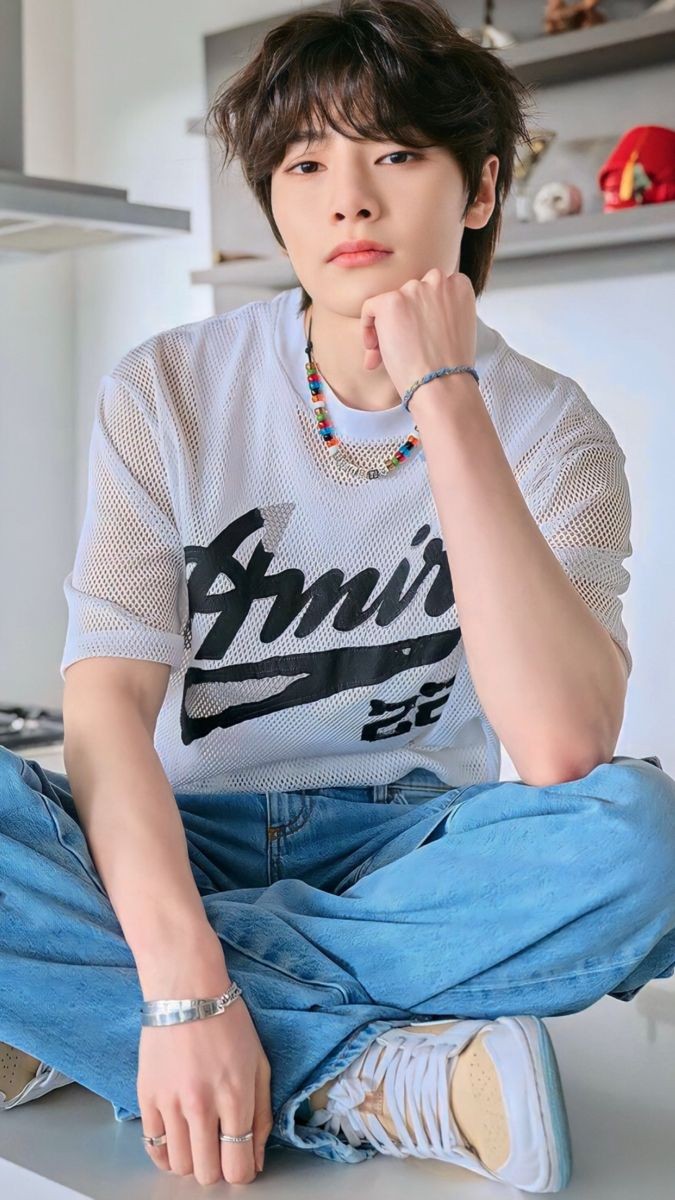 thecloudaus's tweet photo. ᅟ              ✨Jeongin 

- 22 anos.
- MBTI: INFJ.
- Coreano.
- Maknae e vocal.
- Amante de cachorros. 
- É católico.
- Estudou música aplicada.
- Apaixonado por mukbang e ASMR.
- Representa a cor laranja. https://t.co/kOEEaUx4e8