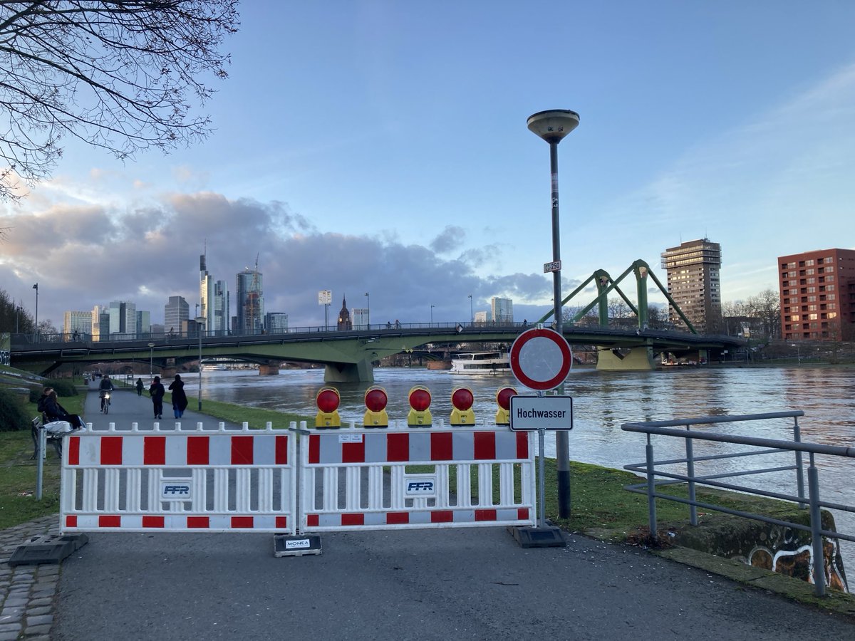 IsaScheuplein's tweet image. #Hochwasser in #Frankfurt #Durchfahrtverboten