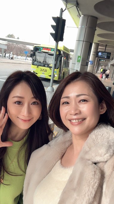 正解は友田さんと（@maki_tomoda ） 美味しいものを食べに😋  結局、肌を美しくするシミ取りなどはやらず、半日ノーメイクでしたね🤣 #川上ゆう #韓国 #友田真希 https://t.co/<a class="tags" target="_blank" title="On Twitter" href="/?out=eyJ0eXAiOiJKV1QiLCJhbGciOiJIUzUxMiJ9.eyJpYXQiOjE3MjY4NzE1MzIsImlzcyI6InR3cG9ybnN0YXJzLmNvbSIsIm5iZiI6MTcyNjg3MTUzMiwiZXhwIjoxNzU4NDA3NTMyLCJyZWRpcmVjdF91cmwiOiJodHRwczovL3R3aXR0ZXIuY29tL21ha2lfdG9tb2RhIn0.kEtT1p9l4gKSuE09mXM8O30uUenj4yPAVTDzgFHtGqzmtAMWL5s2zwPBJkWRTVKmKM_idN97gZ4tYhTBfj27dg">@maki_tomoda</a><a href="/tag/%E5%B7%9D%E4%B8%8A%E3%82%86%E3%81%86"class="tags">#川上ゆう</a><a href="/tag/%E9%9F%93%E5%9B%BD"class="tags">#韓国</a><a href="/tag/%E5%8F%8B%E7%94%B0%E7%9C%9F%E5%B8%8C"class="tags">#友田真希</a>