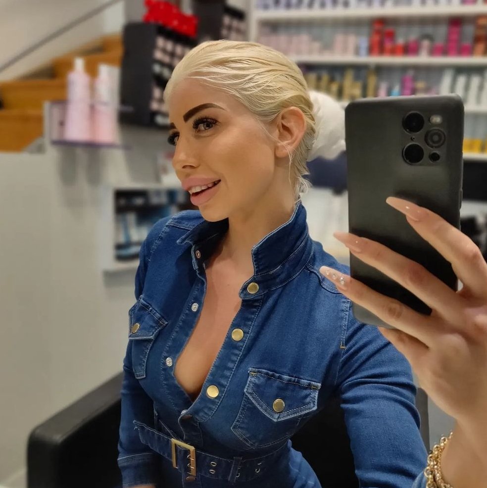 irene_chanell's tweet photo. Sweet and innocent…😇 😈
https://t.co/MUUxWX5E2r

#pretty #blondebomber #stepmom #momlife #selfie #petit #teenmodel #bunnygirl #outfitoftheday #thursdaymorning #thursdaymood #onlyfans #onlyfansbabe #USA #Florida #Miami https://t.co/sEdaP9nuBg