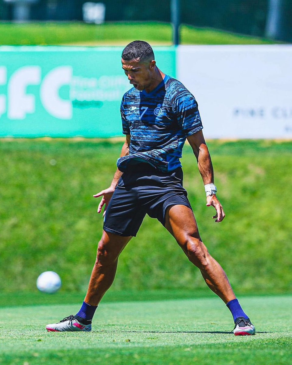 manutdcenter_'s tweet image. Will be giving out shout-out later tonight to those who retweet and comment below (the first 100) and must be following me