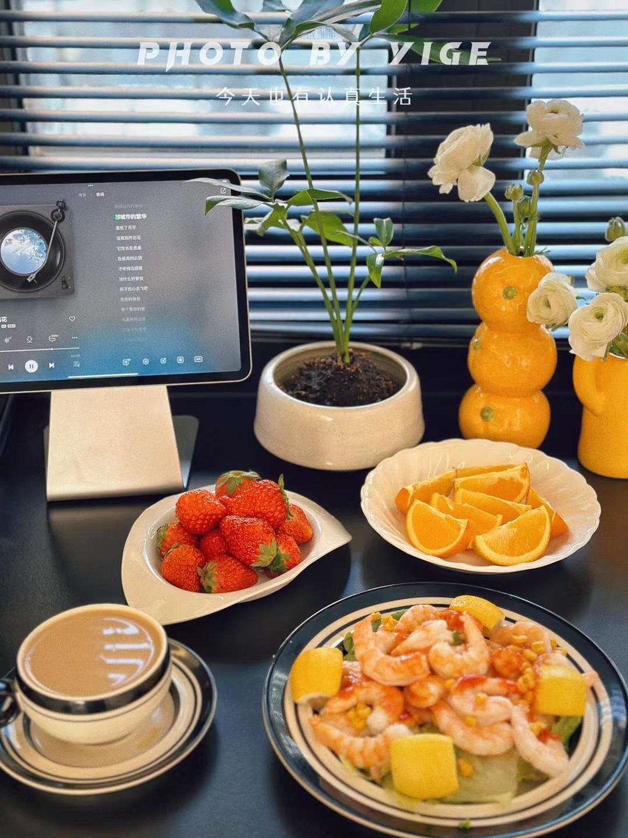 给自己放了三天假

肥吃肥喝胖了三斤多😼

今天开始吃草模式

今天开始好好开启工作模式⛽️