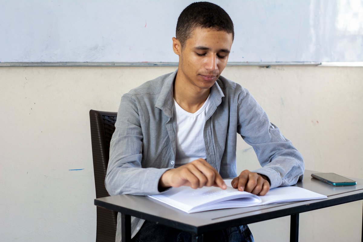 “I love the way they teach us, the use of #braille is perfect. It's amazing to have materials designed esp. for my situation.” ~Ali, #Syria An #ECW+@UNICEFinSyria-supported centre is giving Ali the tools & confidence to follow his dreams! 📙ecw.exposure.co/braille-and-be… #BrailleDay