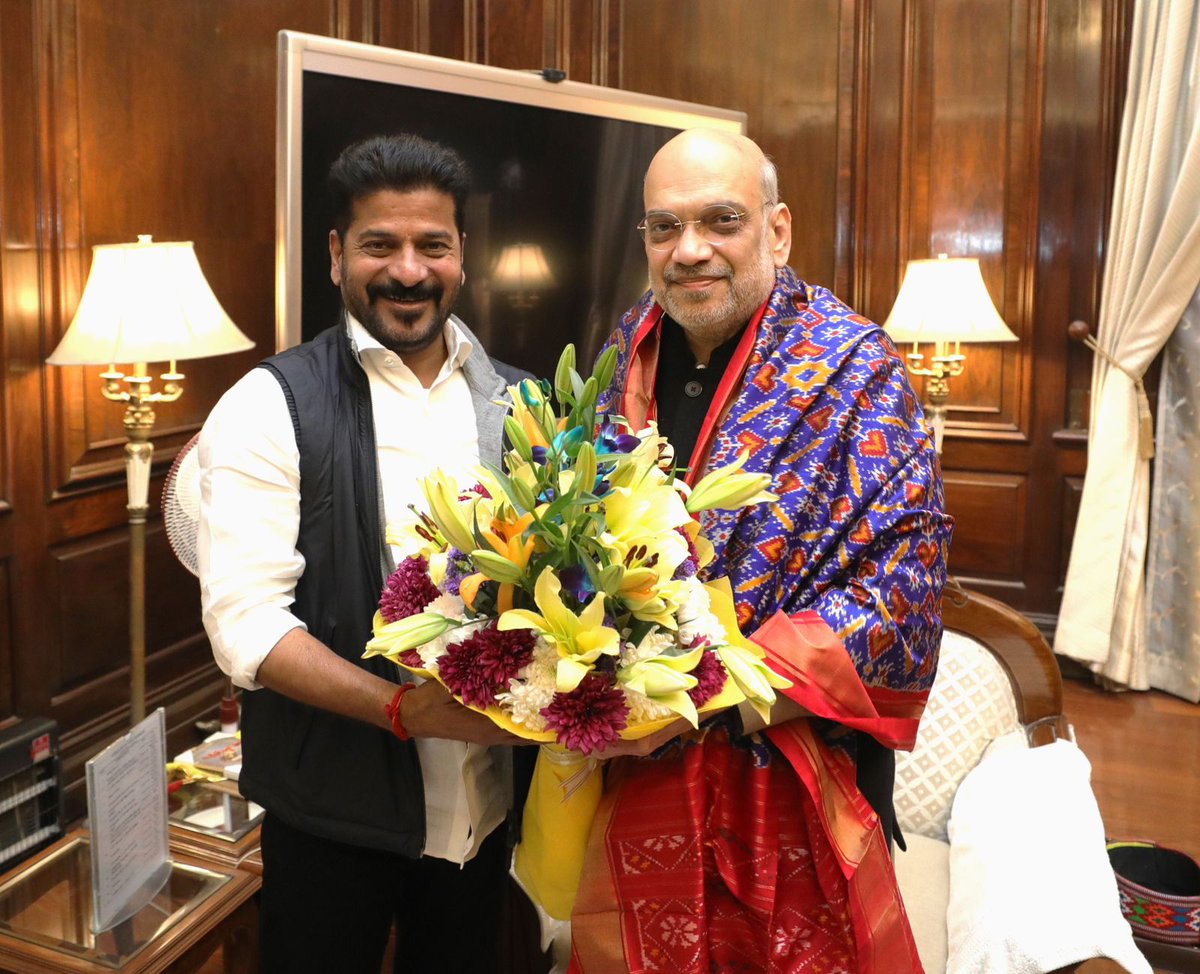 TelanganaCMO's tweet photo. Hon'ble Chief Minister Sri @Revanth_Anumula called on Hon'ble @HMOIndia Sri @AmitShah Ji in New Delhi today. https://t.co/XwzIXsTIu2