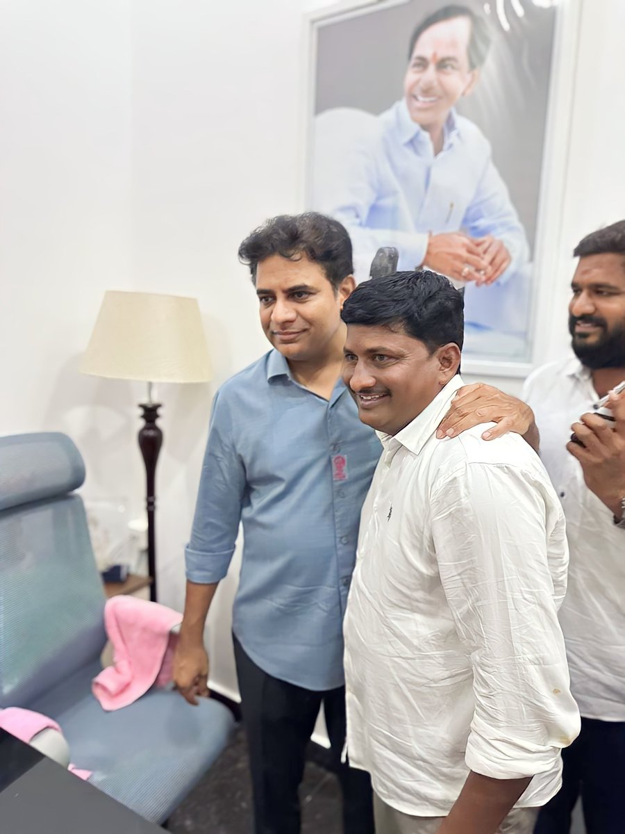 At Telangana Bhavan with our dynamic leader @KTRBRS Anna... #picoftheday 😍❤️