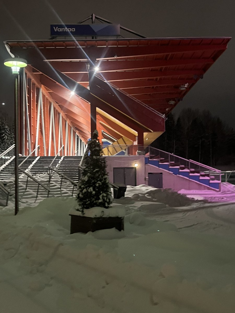 Pakkaset paukkuu vielä! Mutta onneksi pian alkaa jo valmistavat pelit!  <a href="/PK35Vantaa/">PK-35 Vantaa</a>