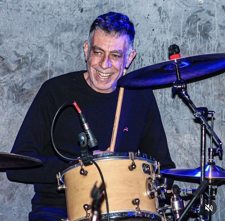 francomma07's tweet photo. ¡WALTER INVADE LA TIERRA!
Hoy 4 de enero cumple años el gran baterista desde fines de 1986 de Patricio rey y sus redonditos de ricota, Walter sidotti.
Feliz cumple Walter! https://t.co/BJl6SoikGM