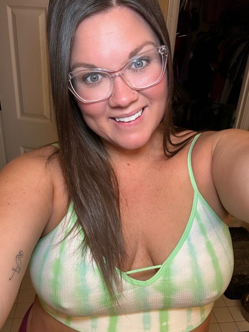 Good morning 💚 https://t.co/a0BEdbYKYU