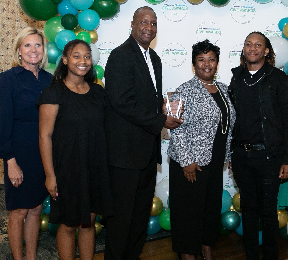 The Volunteer Family of the Year GIVE Award recognizes outstanding families of two or more related individuals who volunteer to create a meaningful impact. If you know a family dedicated to serving, nominate them at volunteermississippi.org/GIVE by January 31, 2024.🌿