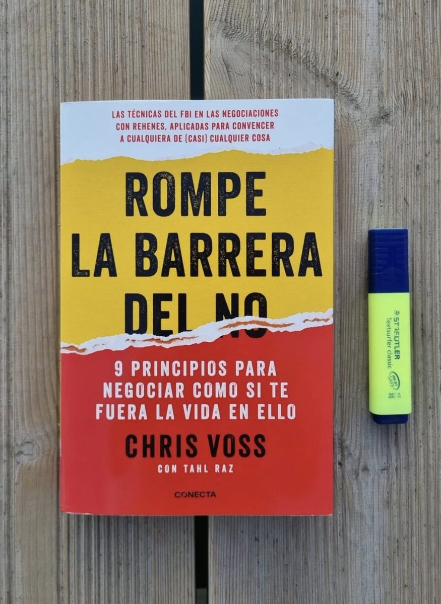 Los 9 principios para negociar del libro "Rompe la barrera del no"

Escrito por un negociador de rehenes del FBI para convencer a cualquiera de casi cualquier cosa.

Dentro hilo 👇🏼🧵