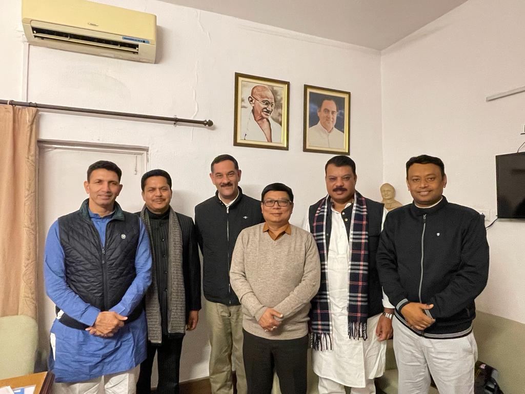 JitendraSAlwar's tweet photo. आज मध्यप्रदेश कांग्रेस अध्यक्ष श्री @jitupatwari, नेता प्रतिपक्ष श्री @UmangSinghar जी, असम कांग्रेस अध्यक्ष श्री @BhupenKBorah  जी, नेता प्रतिपक्ष @DsaikiaOfficial  जी, एवं कार्यकारी अध्यक्ष @JakirSikdarMLA ने एआईसीसी कार्यालय में मुलाकात की एवं राजनैतिक विषयो पर चर्चा की  | https://t.co/WJhkfNk5vs