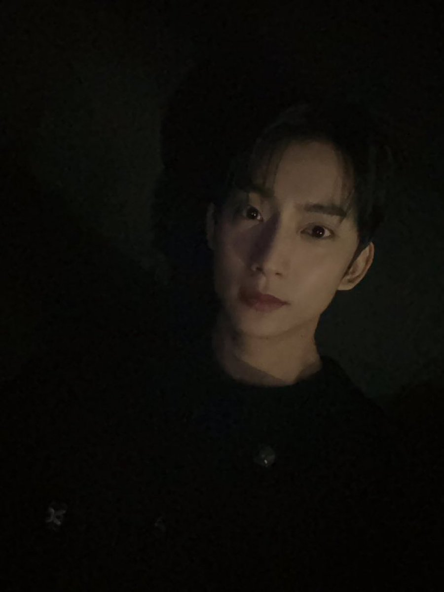 dttasz's tweet photo. 어둠을 밝히는 건 역시 빛이구나 https://t.co/JpAydj7pj8