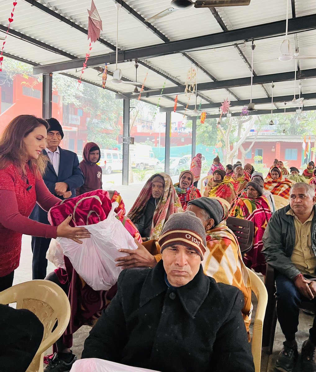 sonalgoelias's tweet photo. In the words of Helen Keller- “The best and most beautiful things in the world cannot be seen or even touched – they must be felt with the heart.” 🌟💕
Today through #SarvaHitam Manav Sewa Sansthan , under the banner of #ProjectAruna I had the privilege of experiencing a heartfelt connection as we distributed new Blankets in SHEOWS CARE CENTRE - an old age home in Abul Fazal Enclave , Okhla.
The distribution was not merely about blankets; it was indeed a promise of warmth and care echoing in the cold weather to the people who are suffering from various illnesses yet their smile was so heartwarming 🙏🏻
Let’s join hands in this endeavor to make a difference. Support the initiatives like #ProjectAruna to spread the love and warmth where it’s needed most 🙏🏻
#SarvaHitam #Compassion #DonationDrive
#DelhiWinters