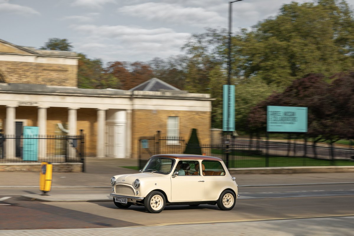 davidbrownautos's tweet photo. A real work of art. #eMastered #HandCrafted #MadeInBritain #Bespoke #OriginalRemastered #MiniRemastered https://t.co/eKu90ffEqT