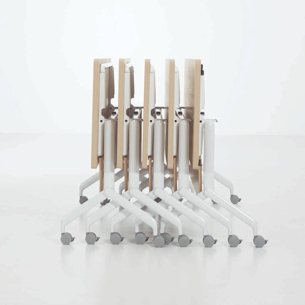 LookerOfficeRD's tweet image. “Look at all this space for activities!” 🚀
#kupptable #nestingtables