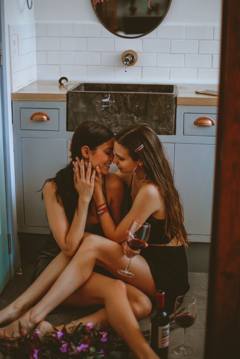 zwanheda's tweet photo. i miss this juliantina era, we were happy and we knew it https://t.co/Td8rUfcJtp