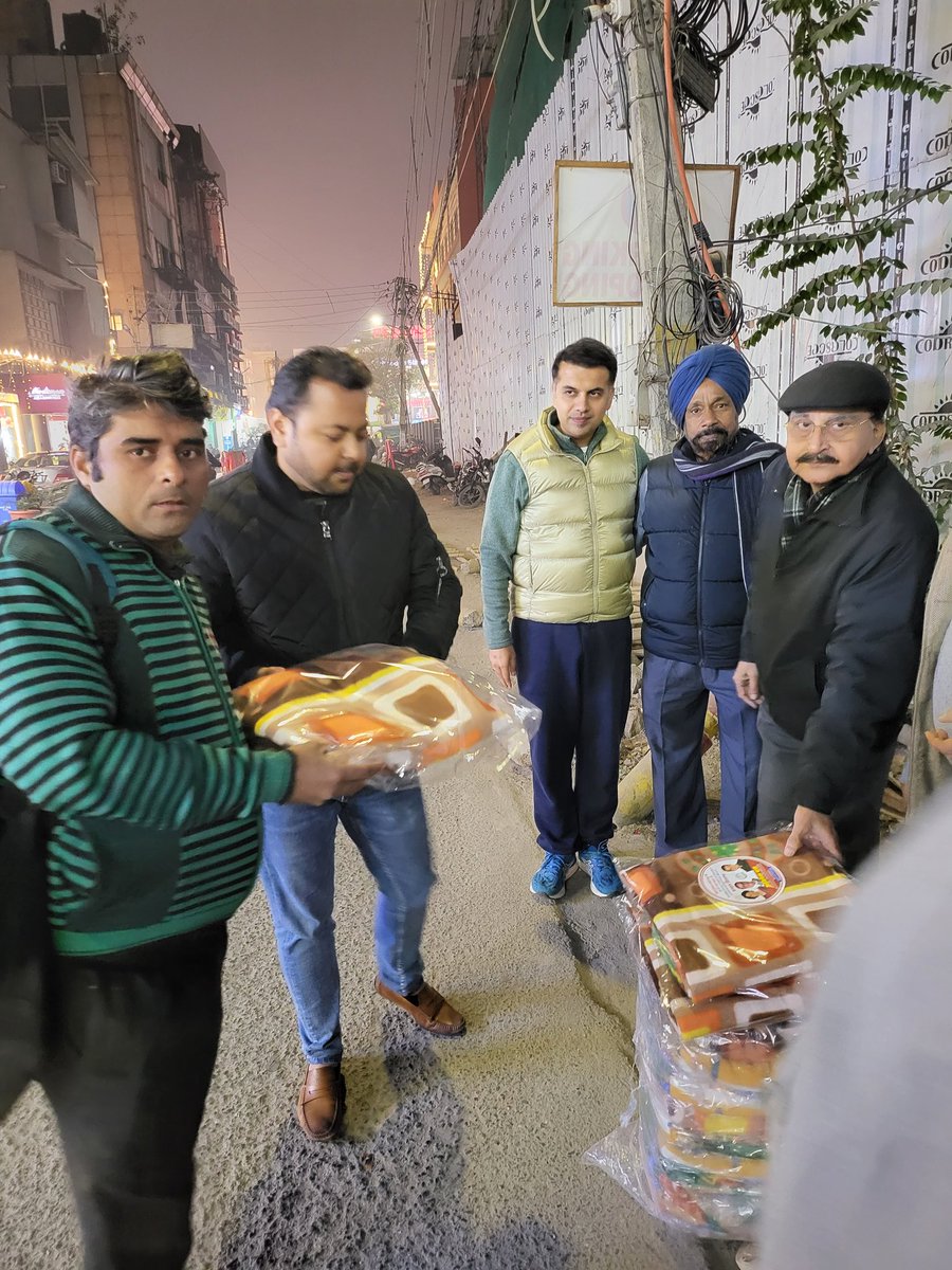 sewa2ndse's tweet photo. Thank you @duttabhishek  for distributing blankets to our colony guards. https://t.co/98ctwhlUrp