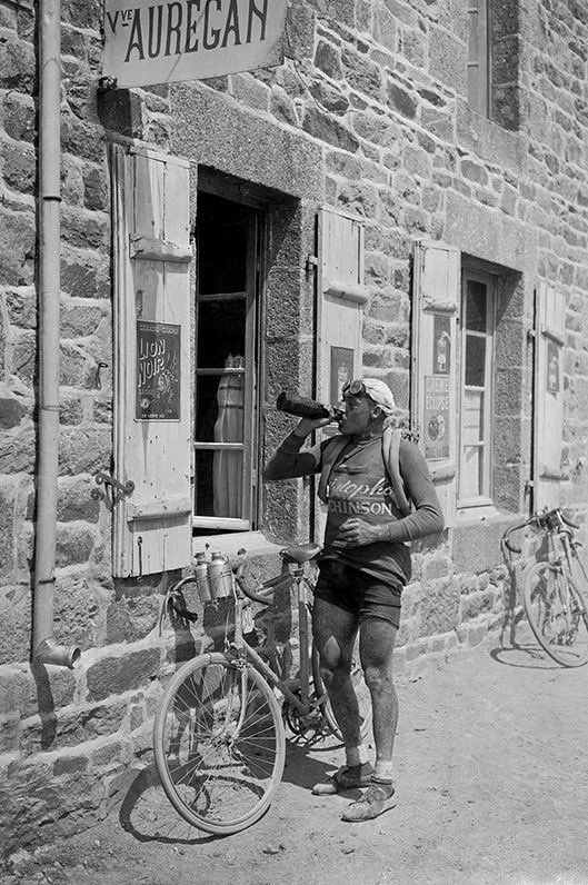 bellabicicletta's tweet photo. Caf stop, refill the bottles, grab a beer and go
•
#cyclingblog #cyclingculture #cycling #bikelife #cyclist #roadbike #cyclingtips #roadcycling #tourdefrance #giroditalia #vintagecycling #retrocycling #cyclinghistory #cyclingstories #labellabicicletta #bellabicicletta https://t.co/AvRR9r8pR8