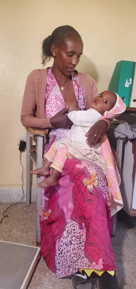 Tigrai_TV's tweet image. "I wouldn't have given birth to my daughter amidst this dire situation had there been sufficient contraceptives," regrets Tirhas Kiros, a nursing mother in Bizet 
——
Residing in Simret Vicinity, Bizet district, Tirhas describes extreme hunger affecting her 15-month-old daughter,