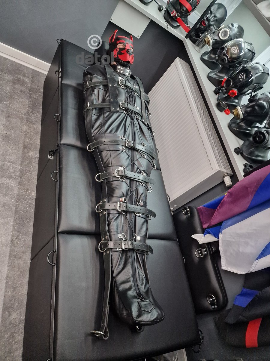 Very relaxing time spent in <a href="/MrSLeather/">Mr-S-Leather</a> #leather #sleepsack.
Amazing feeling! It was tight and secure. Woof!

📸 <a href="/Valpurg/">Valp</a>