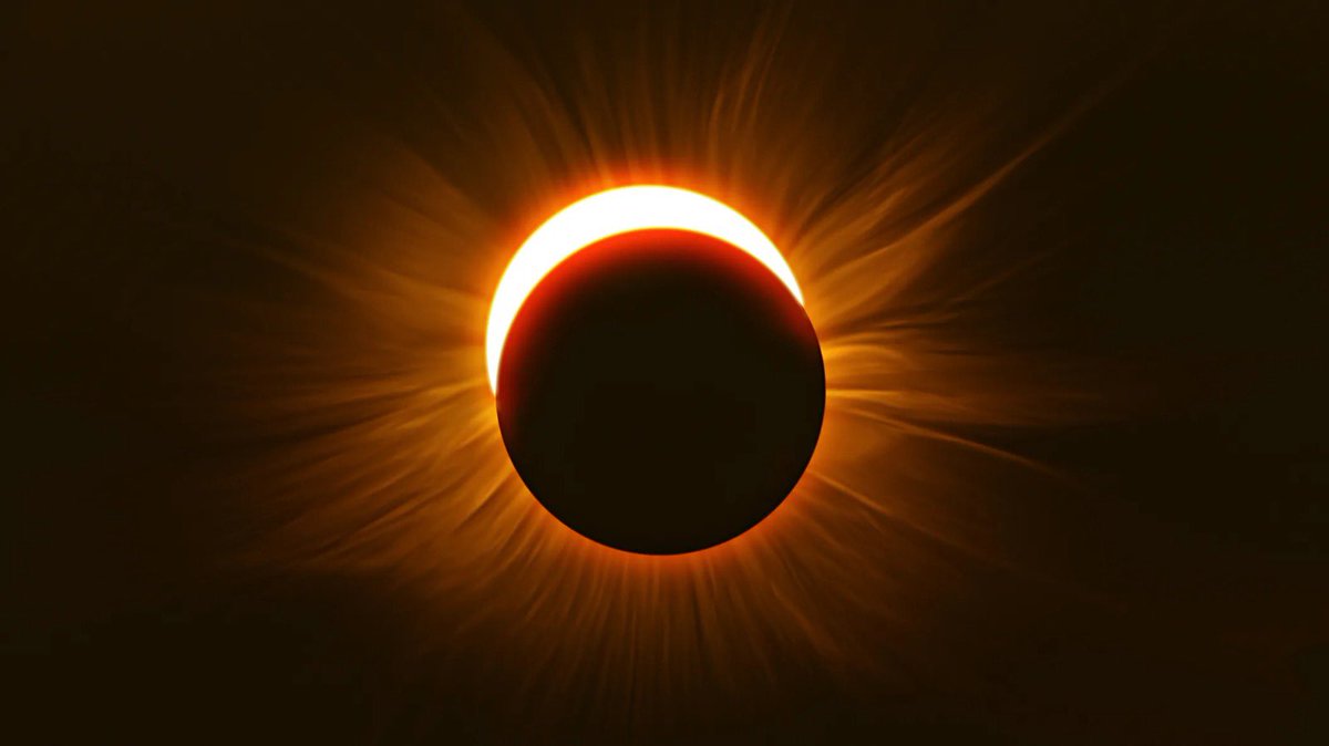 somosdleon's tweet photo. HABRÁ ECLIPSE SOLAR 🤯

El próximo 8 de abril viviremos un fenómeno increíble: un eclipse solar total en donde la temperatura bajará y la oscuridad convertirá la luz de sol en absoluta noche. 

No volveremos a ver algo así hasta dentro de 375 años. 🌔

APARTEN EL DÍA. https://t.co/qTHWJqxH1e