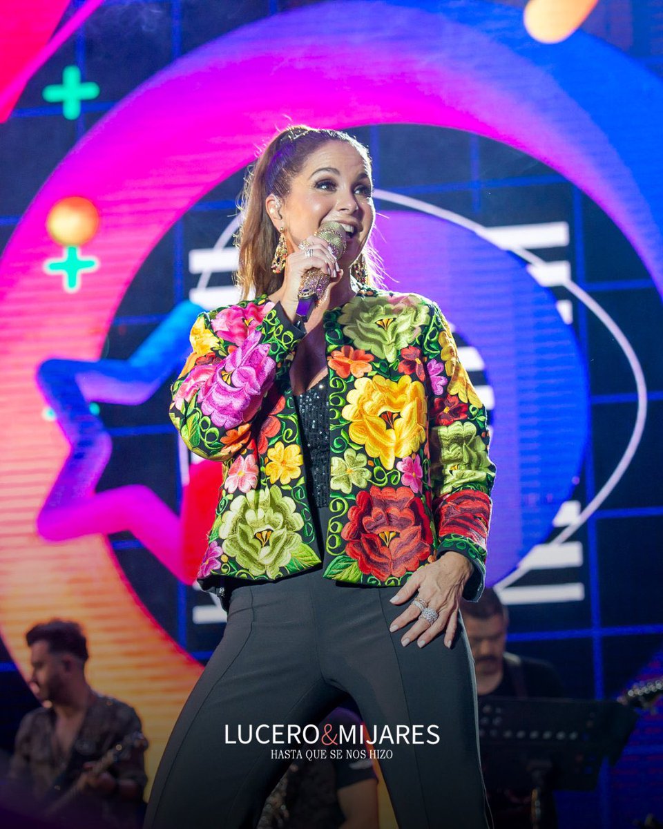 Teo33823532Teo's tweet image. 2024 será el año de @LuceroMexico y sus Lucerinos , por fin están subiendo a plataformas los mejores discos de los 90’s , la T2 de #ElGalloDeOro , conciertos solita y se está cocinando una balada romántica para telenovela .
#QueBendicion   #Lucero