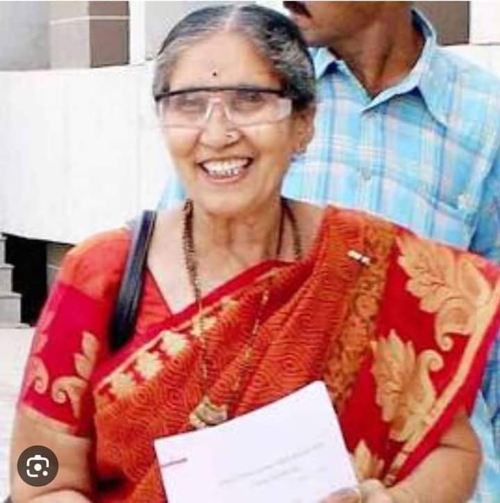 ഭർത്താവ് ജീവിച്ചിരിയ്ക്കേ വിധവയേപ്പോലെ ജീവിയ്ക്കാൻ വിധിയ്ക്കപ്പെട്ടവർ, ജശോധാ ബെൻ, - ഇവരെ വഴിയിൽ ഉപേക്ഷിച്ചയാളാണ് സ്ത്രീ ശാക്തീകരണത്തിന് മ്മടെ നാട്ടിൽ റോഡിൽ ഷോ കാട്ടാനിറങ്ങുന്നത്.