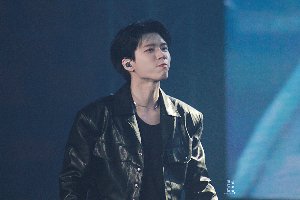 cherish_whtree's tweet photo. 231231 식목일3 화이트리 콘서트 막콘
입술 머야..? 입 뭔데.. 여기서는 또 귀엽고... 아주 혼자 다 해... 어? 욕심쟁이야 누가 그렇게 귀엽고 섹시하고 그러래...😍

#우현 #남우현 #인피니트 #INFINITE #woohyun #NAMWOOHYUN #식목일3 #남우현식목일 #식목일콘서트 https://t.co/py5Q43ouwh
