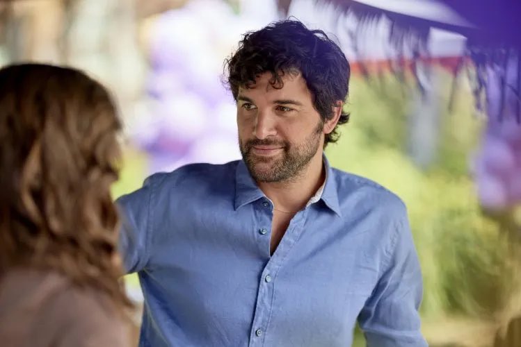 HunksOfHallmark's tweet photo. Toasty Thursday 💕 🥂 #juanpablodipace #raiseaglasstolove #dashingindecember https://t.co/UoE3sXr5ad