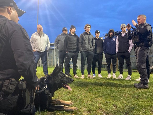 OddSquadProd's tweet photo. On January 2, 2023, Oddsquad hosted six players from the Calgary Hitmen, along with Mike Moore ( Hitmen VP and Governor) and Kevin Hodgson (ED of HEROS Hockey). 🙏 VPD Superintendent Tyrone SIDEROFF and Sgt Chris Koch provided all the supports and resources.  #thinkprevention https://t.co/Dj3jx63621