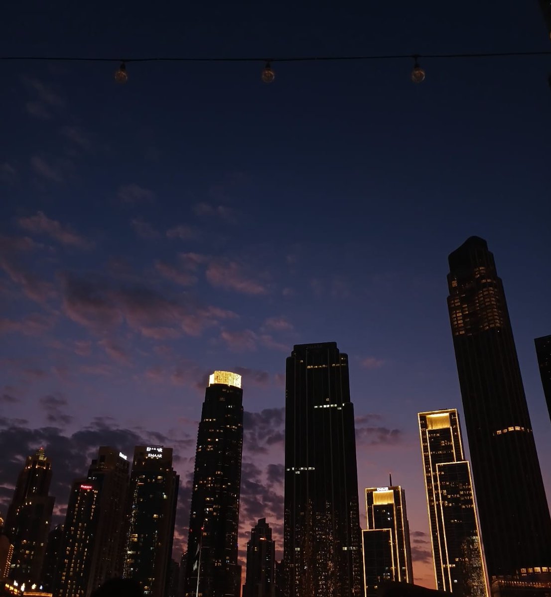 SaniZ_'s tweet photo. Good Evening!

#Evening #Buildings #Dubai #dailymotivation #sunsets #light #nightlife https://t.co/u7n56FUvZB