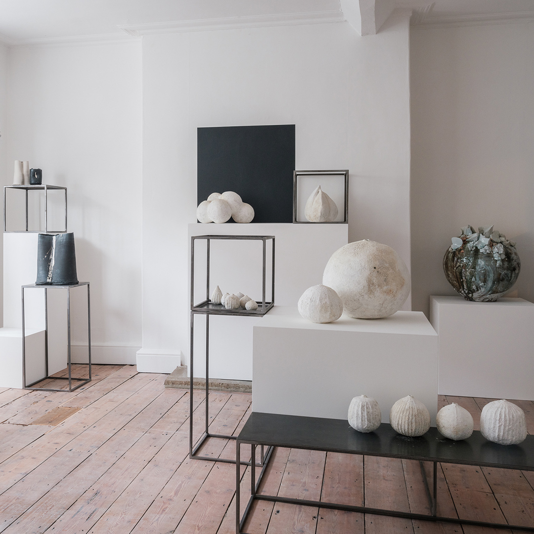 HWSomerset's tweet photo. 📍On view at #HWMake Somerset: ‘Vital Clay’ featuring ceramicists Akiko Hirai and Dan Kelly.
Through the language of clay, they embrace the elements of shape and form with a vigour and originality of vision.
🗓️Until Sunday 18 February
🔗https://t.co/xrar9z8NJX
📸Dave Watts https://t.co/EfMKRht2Wz