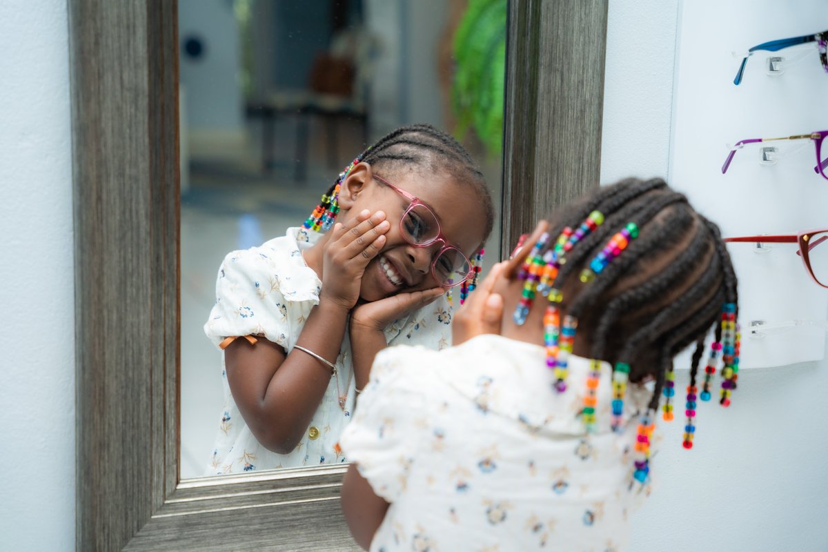 EyeMobileANU's tweet image. Look in the mirror, smile, and know you can radiate positivity despite the world&apos;s worries. 😊✨

#VisionMondays  #NewWeek #PositiveReflections #EMVC #EyeMobileVisionCare #SeeAndBeSeen #AntiguaBarbuda
