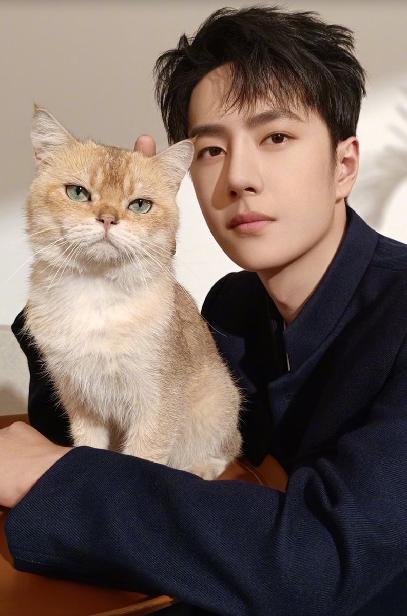 He poses better than me.