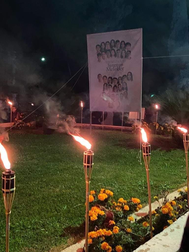 Gunesonar's tweet photo. Yutkunarak okuyorum ailelerimizin ifadelerini …

Yüreğimiz parçalandı bir kez daha ..

Evet talep ediyoruz en yüksek sesle ..

🔴 Adalet istiyoruz ..!

#isiasortakdavamız 

#isiasadalet 

 #isiasvicdansız https://t.co/RkR4iLeu0H