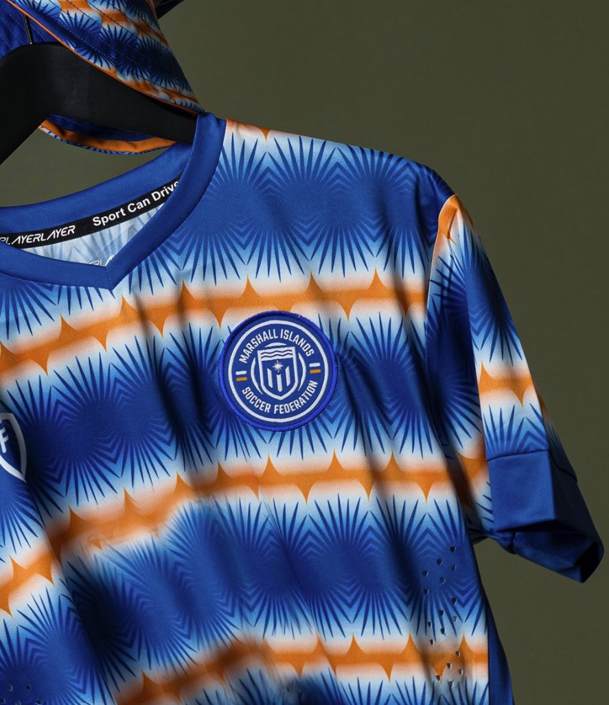SweeperPod's tweet image. 🚨 COMPETITION 🚨

We've teamed up with the Marshall Islands to give away one of the snazzy new shirts that will be worn in their first-ever match in 2024 🇲🇭🤩

To enter:
➡️ Follow both @SweeperPod &amp;amp; @SoccerFedMI
➡️ Retweet this post

We’ll announce the lucky winner on 9 January.