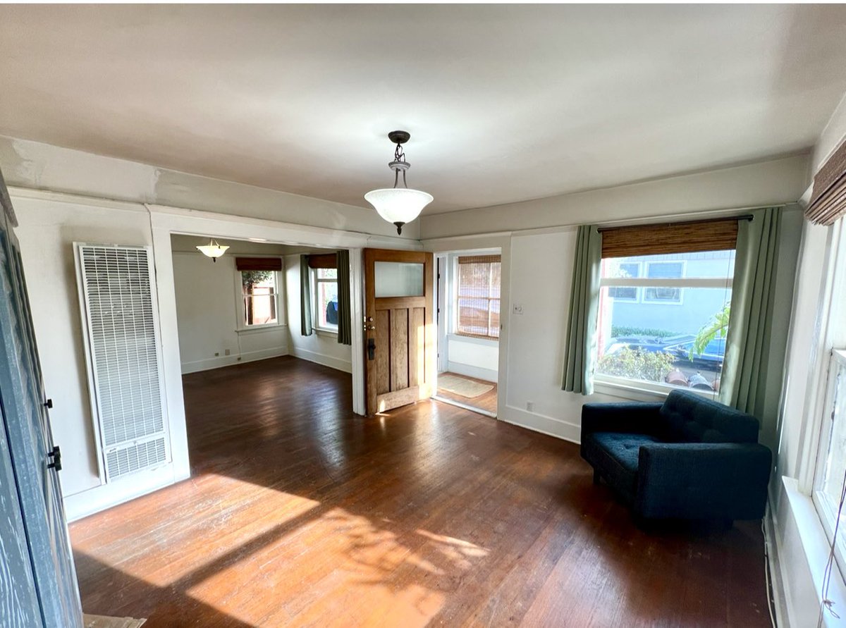 robertmaschio's tweet photo. LEASED: in 3 days / Rare 100 year old Ocean Park bungalow with private garden. 2nd Street / $3500/ Walk to Main St & the Beach. Only a local realtor with deep ties in the neighborhood could deliver this. #maschiorealestate #santamonicarealestate #compassca https://t.co/U9ig23ASqp