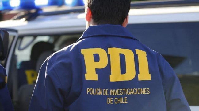 Cooperativa's tweet photo. Padre de Martín Pradenas fue detenido por presunto abuso sexual a menor #CooperativaContigo https://t.co/OnHy5hZfO4 https://t.co/AY0gO8ot8y