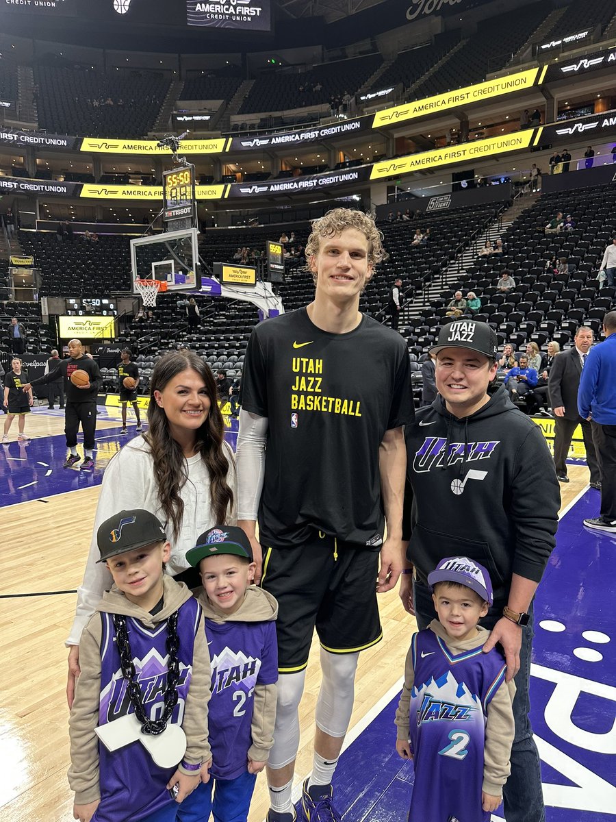We had an unbelievable night at the Jazz game! BIG thank you to <a href="/RyanQualtrics/">Ryan Smith</a> for inviting us down to the court to meet my kids favorite players! Such a surreal experience! We will be forever grateful! Thanks <a href="/KellyOlynyk/">Kelly Olynyk</a> <a href="/MarkkanenLauri/">Lauri Markkanen</a>  for taking the time! 🇨🇦 🇺🇸 🇫🇮