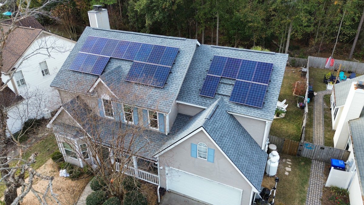roofingusallc's tweet photo. Our recent roof replacement project in Mount Pleasant featured Timberline HDZ shingles in the color Oyster Gray. The added bonus? Solar panels, not just a trend but a smart investment, bringing countless positive benefits to this modern home ☀️ https://t.co/EMy98yhFC5