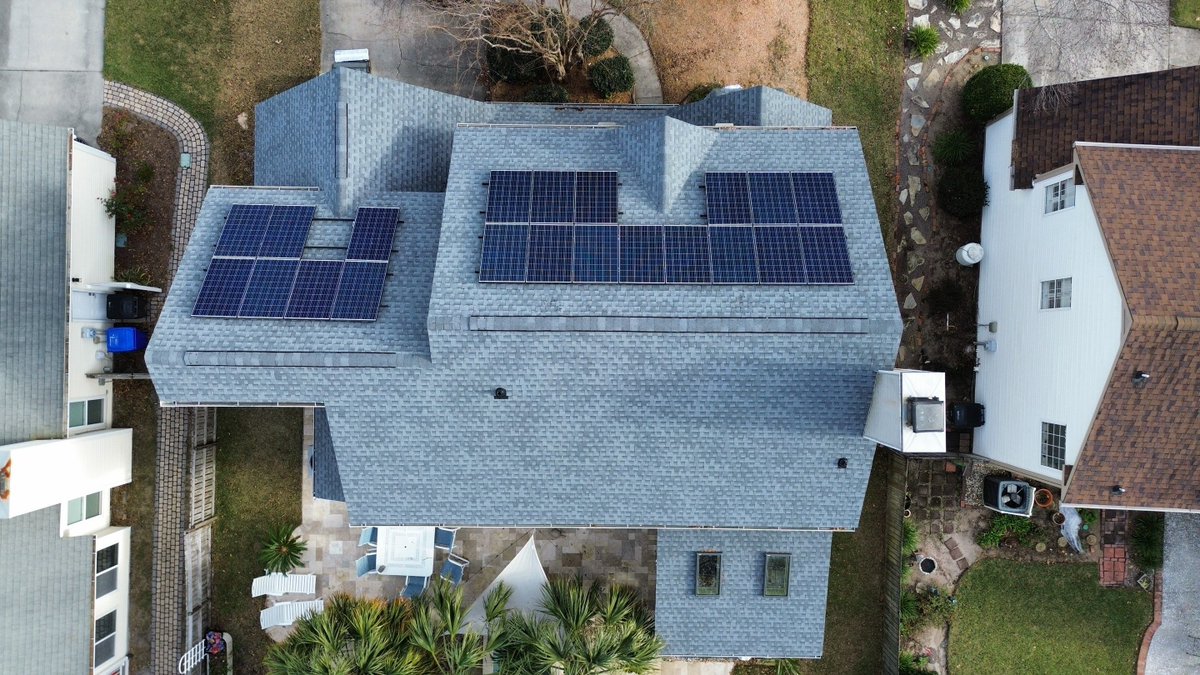 roofingusallc's tweet photo. Our recent roof replacement project in Mount Pleasant featured Timberline HDZ shingles in the color Oyster Gray. The added bonus? Solar panels, not just a trend but a smart investment, bringing countless positive benefits to this modern home ☀️ https://t.co/EMy98yhFC5