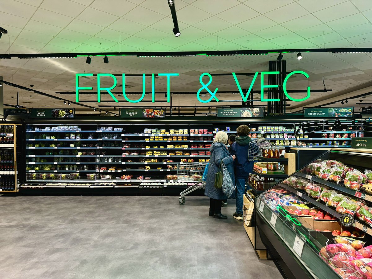 NeilRetail's tweet photo. M&amp;S’s success is so well deserved. A food hall packed with thoughtful innovation and incredibly tasty food. I’d give my eyeteeth to have a grocery store as good as this in the US! World class retail. #MandS https://t.co/pQbbwYGcaT